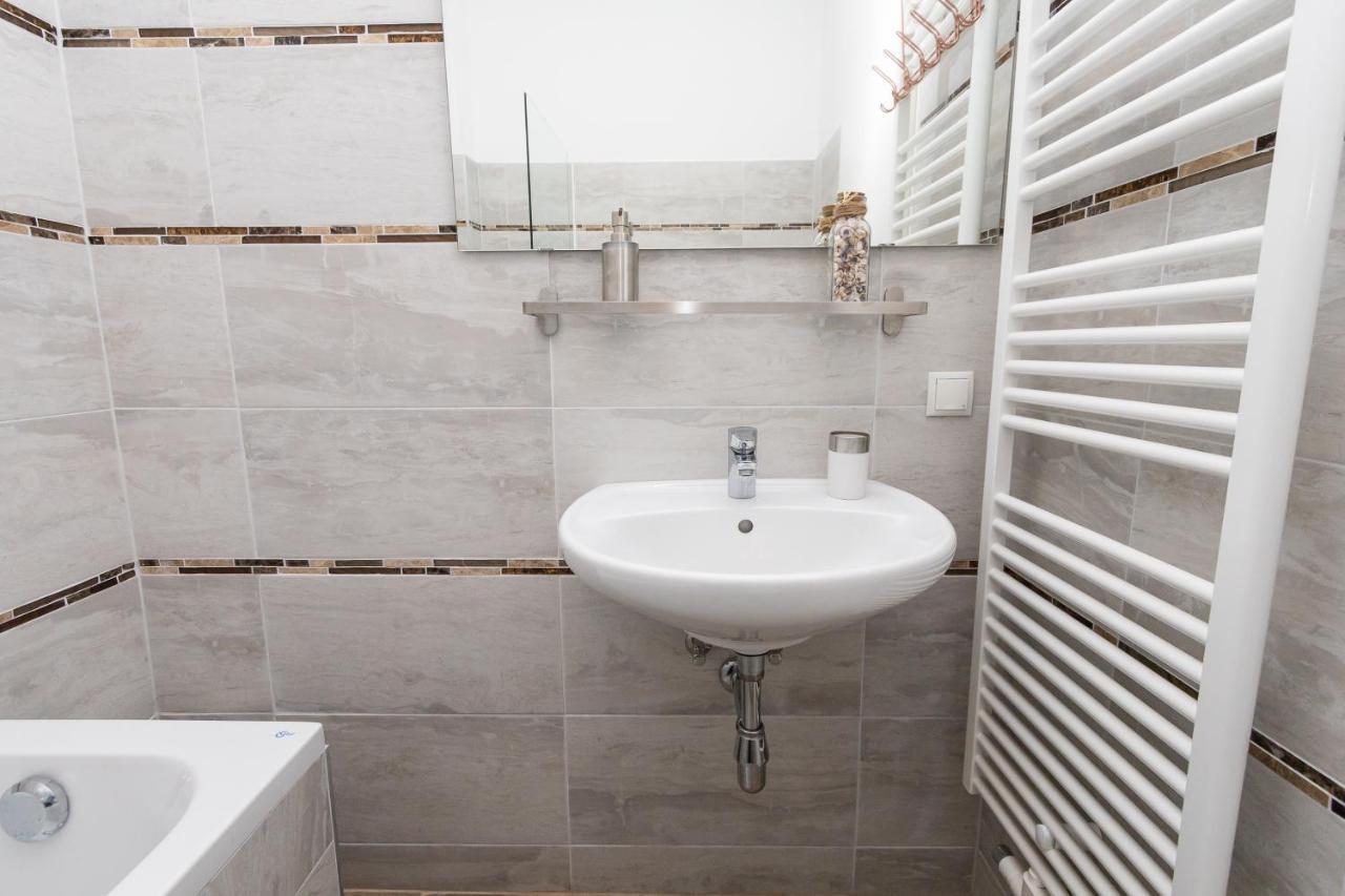 Comfortable Romantic 1 Bedroom Apartment Near Augarten Vienna Exterior photo