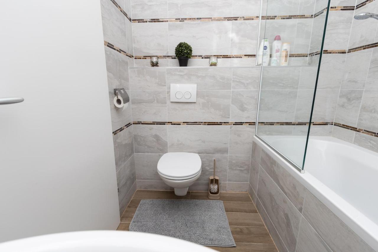 Comfortable Romantic 1 Bedroom Apartment Near Augarten Vienna Exterior photo