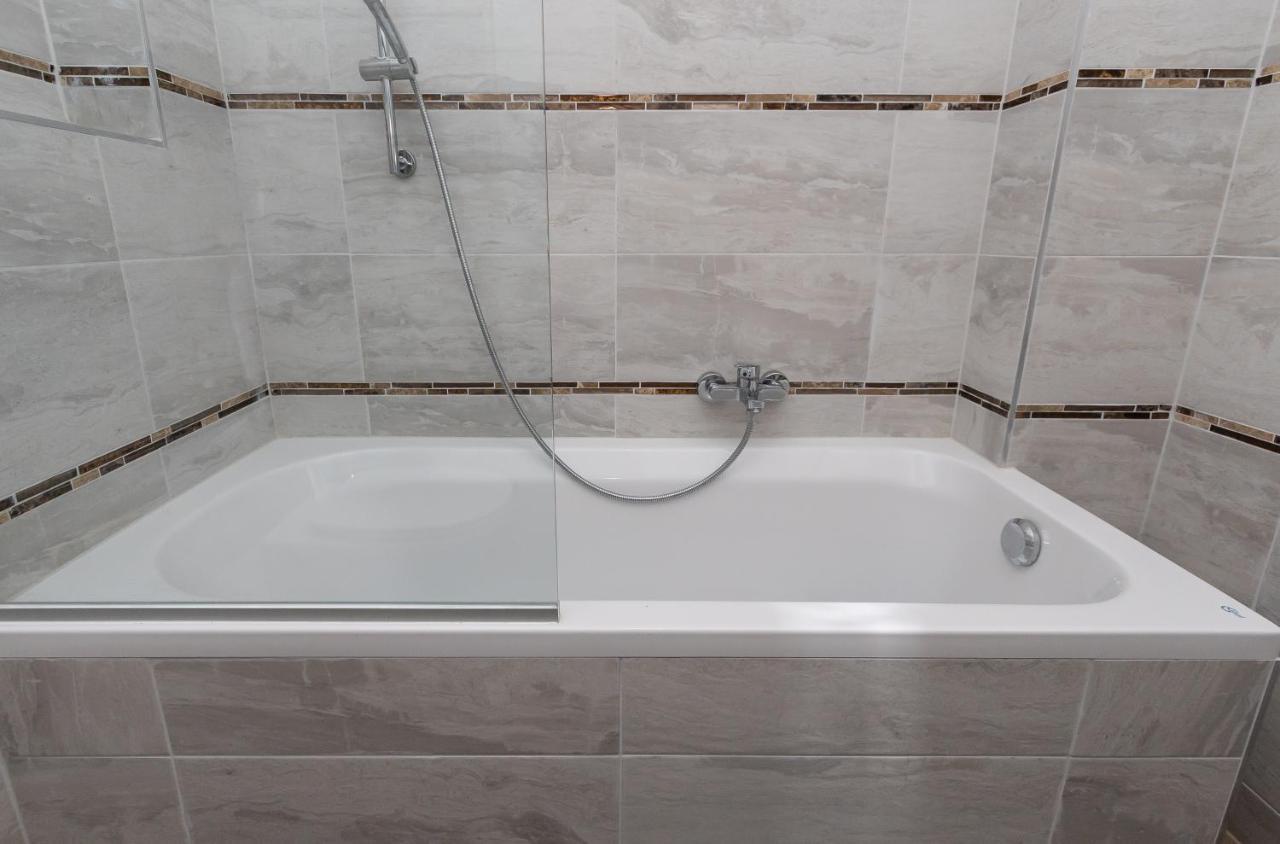 Comfortable Romantic 1 Bedroom Apartment Near Augarten Vienna Exterior photo